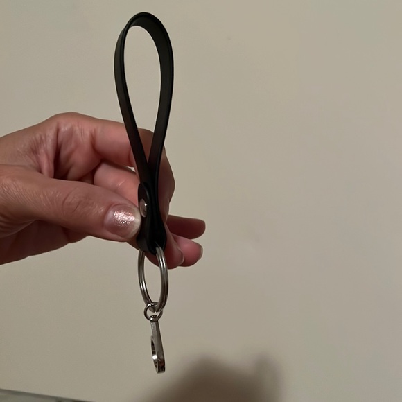 Bloomingdales key chain new in box - Picture 11 of 12